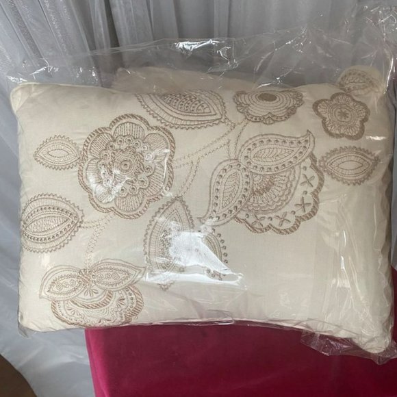 💋 4 FOR $50 /,SET OF 2 ROYAL HERITAGE DECORATIVE PILLOWS (EUC) - Picture 2 of 6